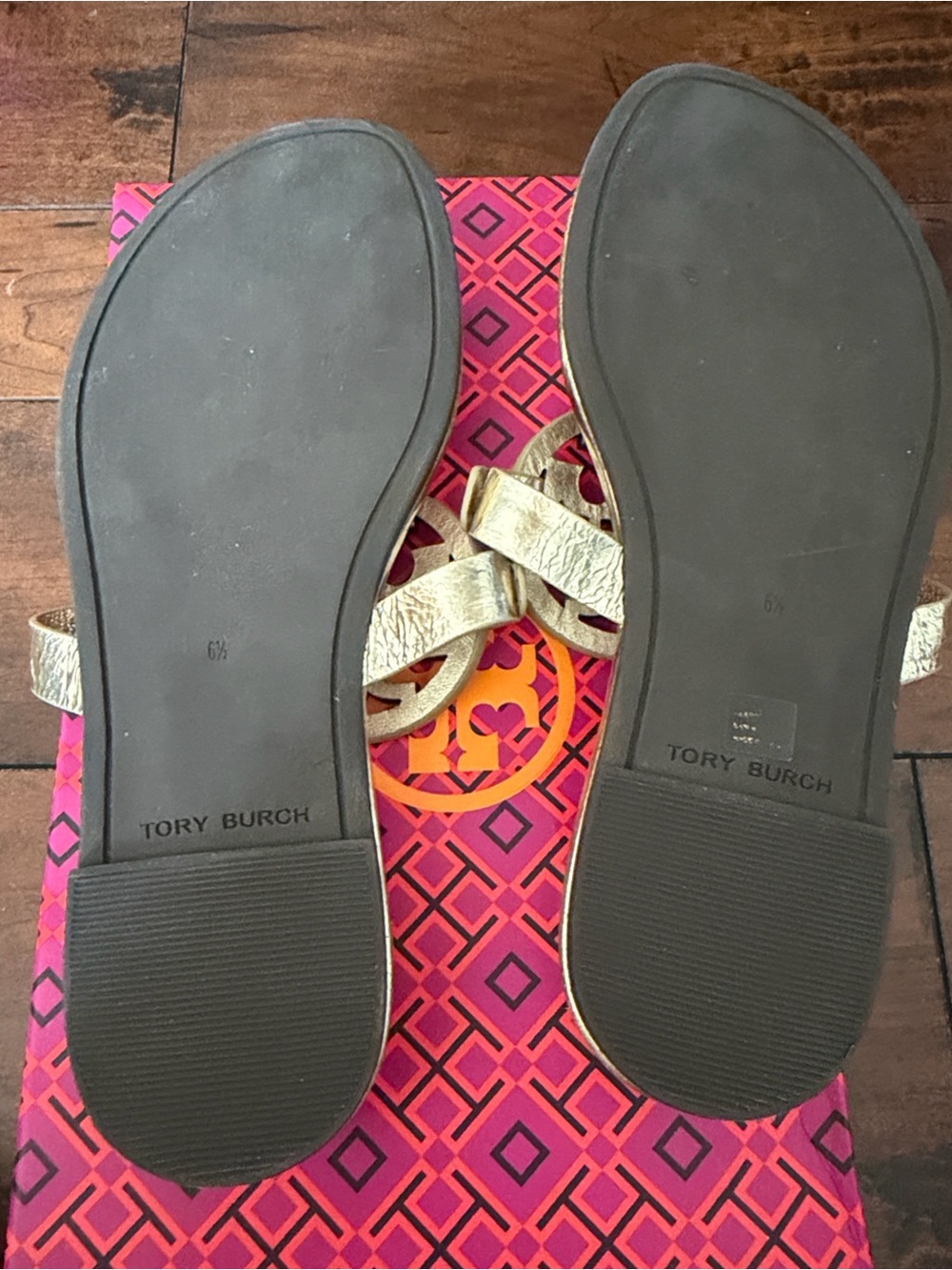 Tory Burch Metallic Gold Logo Thong Sandals - Picture 4 of 6